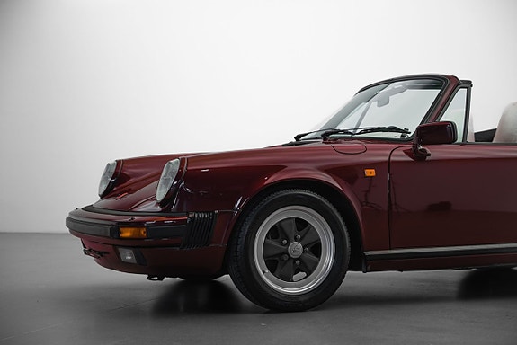 Porsche 911 Carrera 9 of 14