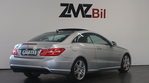 Mercedes-Benz E220 4 of 5