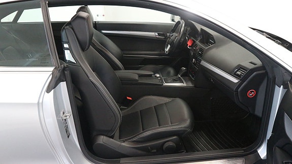 Mercedes-Benz E220 13 of 26