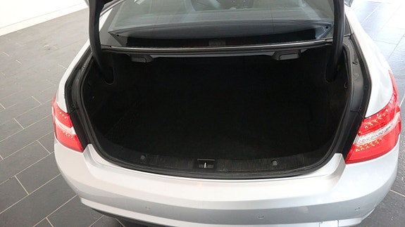 Mercedes-Benz E220 26 of 26