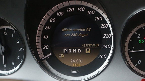 Mercedes-Benz E220 25 of 26