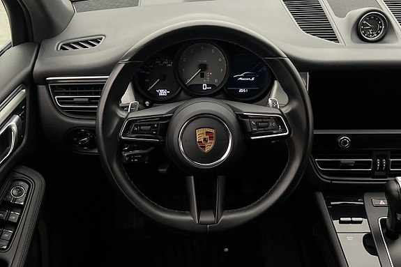 Porsche Macan S 14 of 30