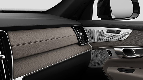 Volvo XC90 15 of 16