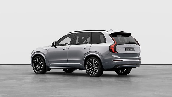 Volvo XC90 2 of 16