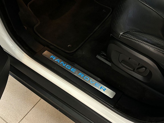 Land Rover Range Rover Evoque 14 of 26