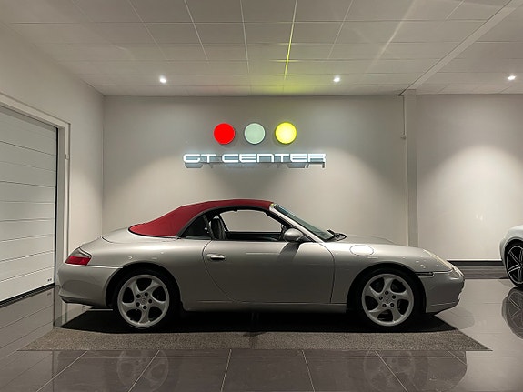Porsche 911 Carrera 3 of 5