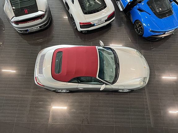 Porsche 911 Carrera 7 of 16