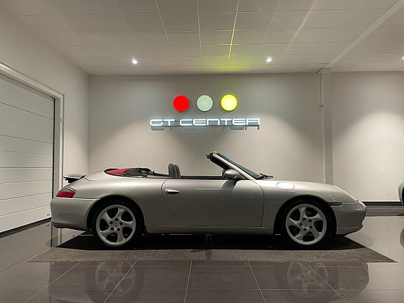 Porsche 911 Carrera 2 of 5