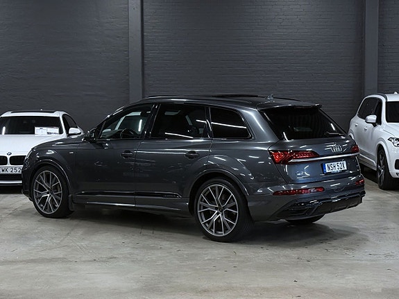 Audi Q7 2 of 5