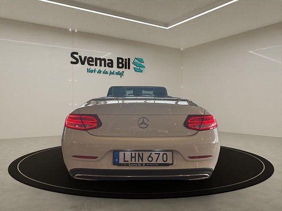 Mercedes-Benz C180 4 of 5