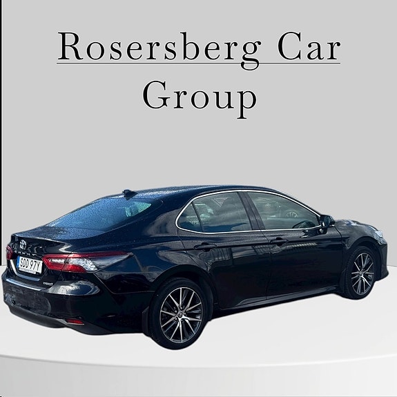 Toyota Camry 8 of 21