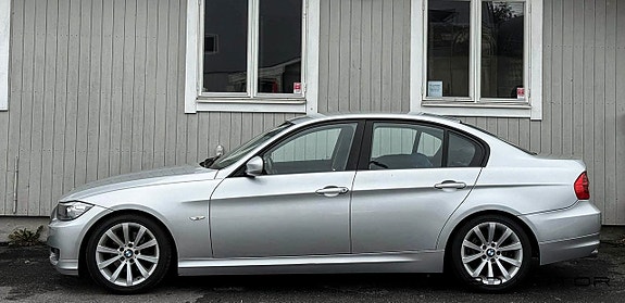 BMW 320 2 of 5