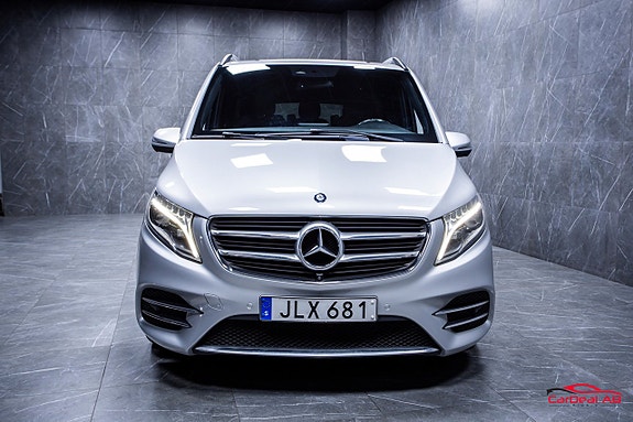 Mercedes-Benz V220 d 2 of 5
