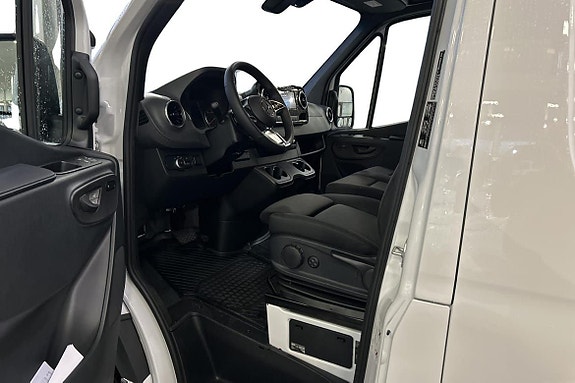 Mercedes-Benz Sprinter 319 9 of 17