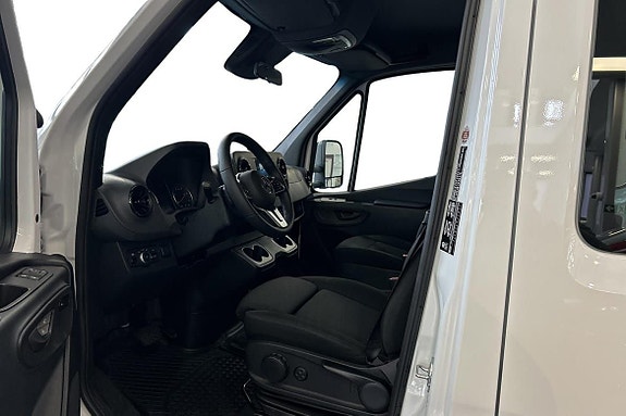 Mercedes-Benz Sprinter 319 14 of 16