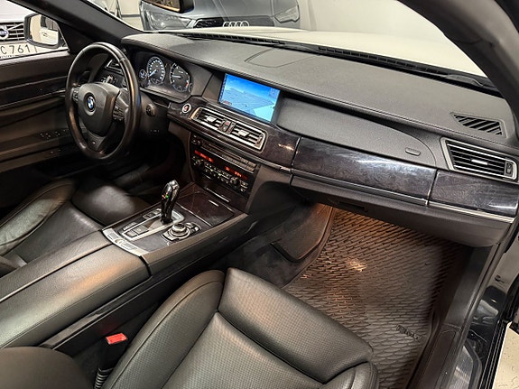 BMW 740d 16 of 25