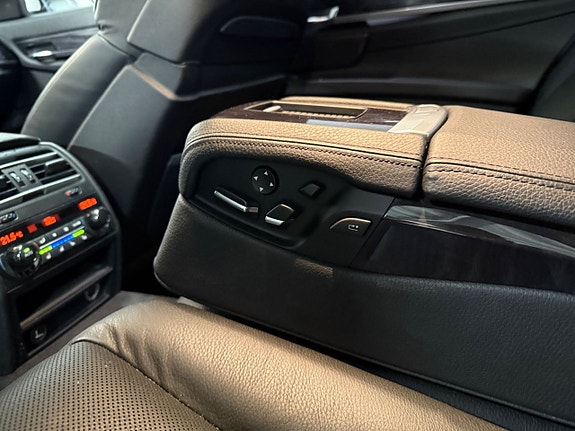 BMW 740d 23 of 25