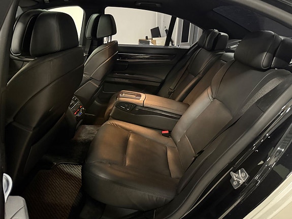 BMW 740d 22 of 25