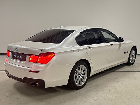 BMW 740d 4 of 5