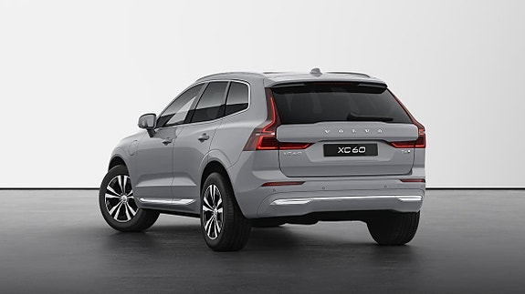 Volvo XC60 2 of 18