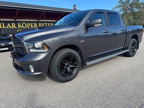 Dodge RAM 1500 2 of 5
