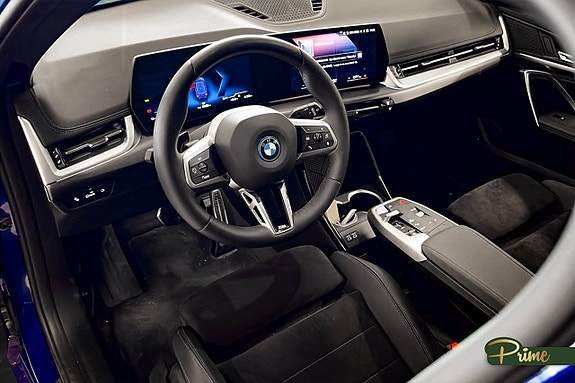 BMW iX1 7 of 17