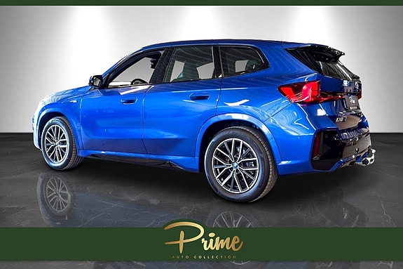 BMW iX1 5 of 17