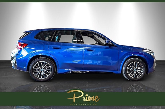 BMW iX1 3 of 17