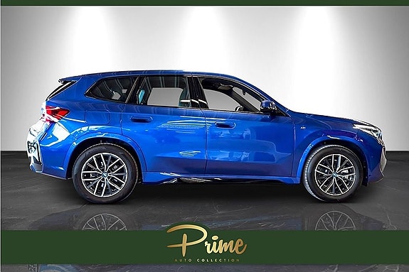 BMW iX1 4 of 5