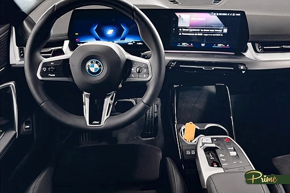 BMW iX1 8 of 17