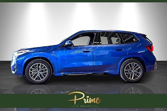 BMW iX1 6 of 17