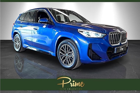 BMW iX1 2 of 5