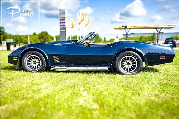 Chevrolet Corvette 3 of 5