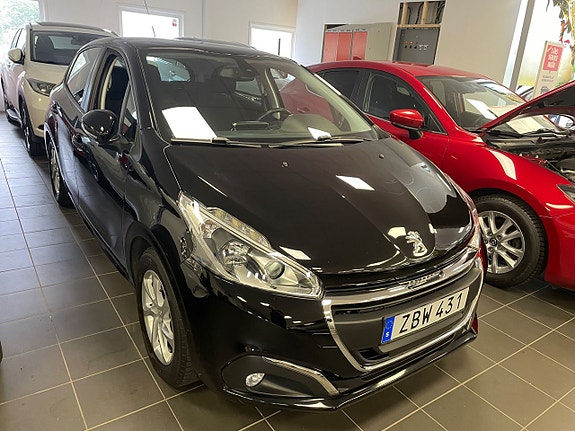 Peugeot 208 3 of 7