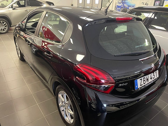 Peugeot 208 5 of 7