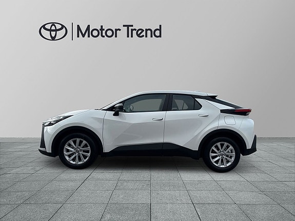 Toyota C-HR 3 of 23