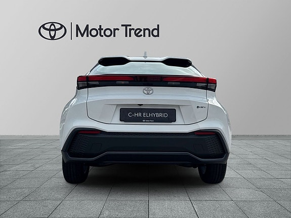 Toyota C-HR 4 of 23