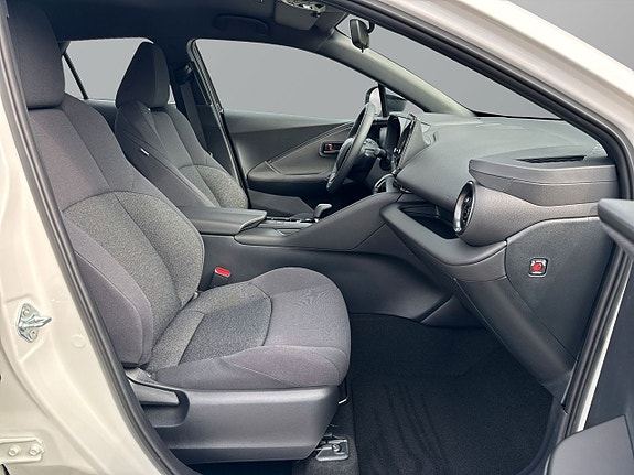 Toyota C-HR 7 of 23