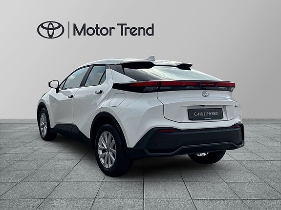 Toyota C-HR 2 of 23