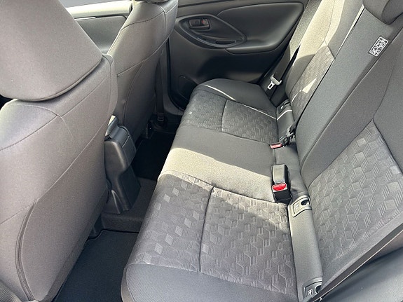 Toyota Yaris 8 of 22
