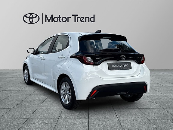 Toyota Yaris 2 of 22