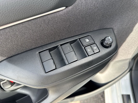 Toyota Yaris 13 of 22