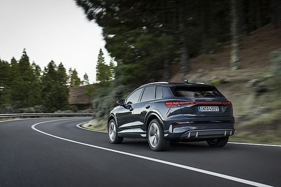 Audi Q4 e-tron 8 of 17