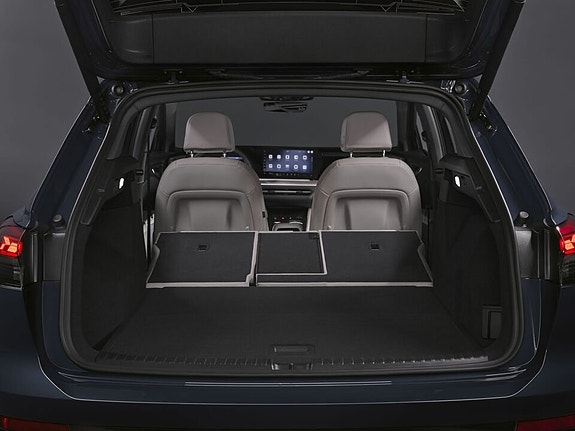Audi Q4 e-tron 6 of 17