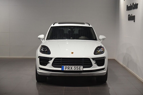 Porsche Macan Turbo 4 of 5