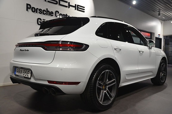 Porsche Macan Turbo 5 of 5