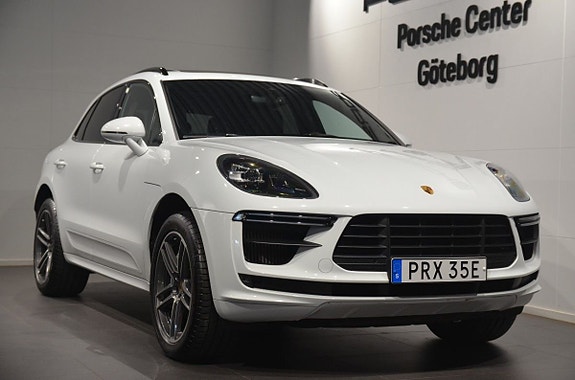 Porsche Macan Turbo 3 of 5