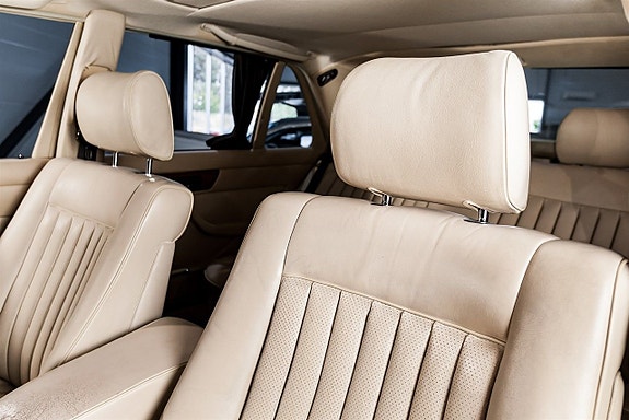 Mercedes-Benz 280 SEL 18 of 27