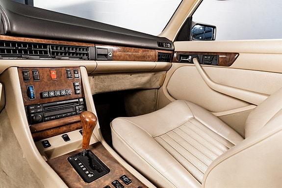 Mercedes-Benz 280 SEL 16 of 27