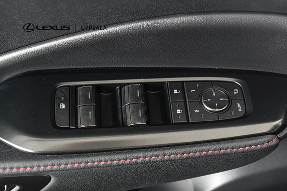 Lexus LBX 11 of 19